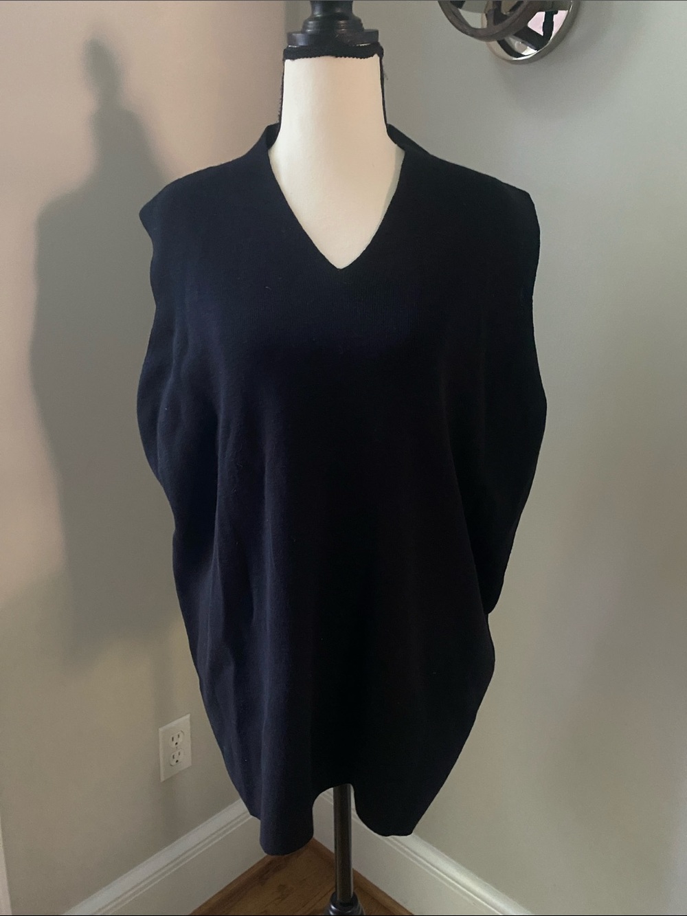 Eileen Fisher woman Italian yarn 2XL Black v neck sweater vest quiet luxury